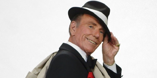 O cantor Duke Hazlett, sósia de Frank Sinatra, que participou de pegadinha da Record em 1963 