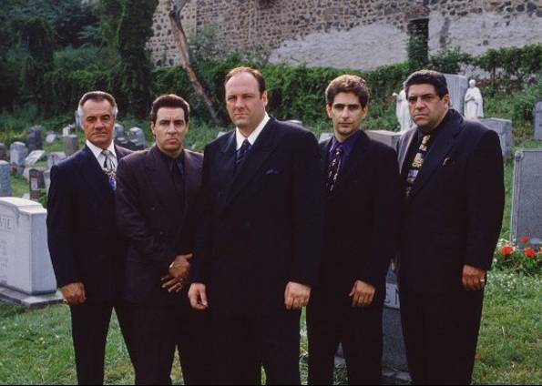 O sucesso do seriado da HBO "Os Sopranos" reacendeu o interesse pela Máfia americana, que antes fora retratada na obra-prima "O Poderoso Chefão", de Francis Ford Coppola.